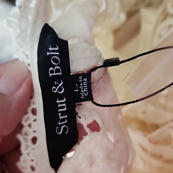 NWT Strut & Bolt ivory blouse with lace georgous  detail size large - Picture 8 of 9